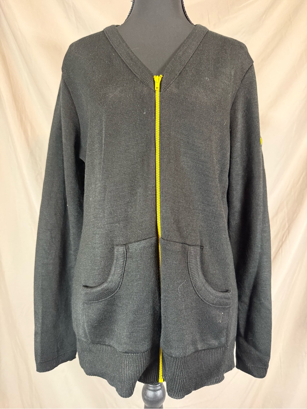 Spirit Airlines Flight Attendant Uniform Cardigan - Medium- Collectable‎